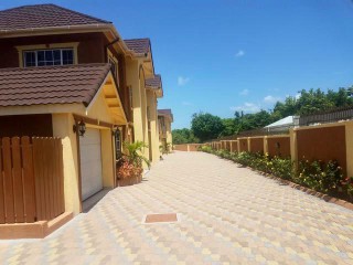 4 bed House For Sale in Kingston 6 townhouse, Kingston / St. Andrew, Jamaica