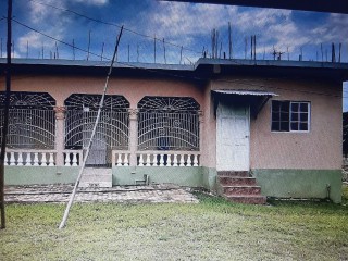 5 bed House For Sale in Rosehall linstead, St. Catherine, Jamaica