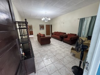 Flat For Rent in Red Hills Road, Kingston / St. Andrew Jamaica | [3]