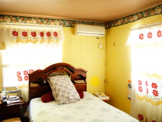 7 bed House For Sale in Santa Cruz, St. Elizabeth, Jamaica