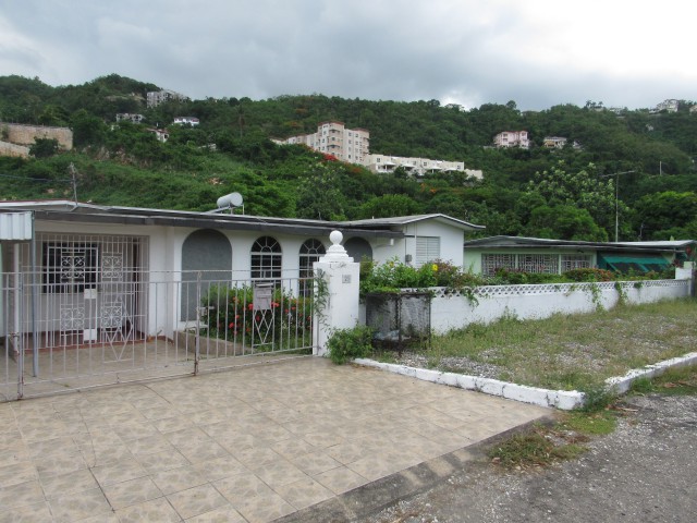 3 bed House For Sale - Meadowbrook Mews, Kingston / St. Andrew, Jamaica