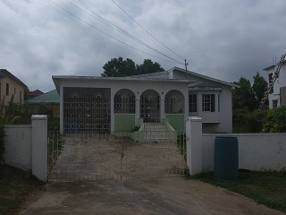 4 bed House For Sale in KEYSTONE, St. Catherine, Jamaica