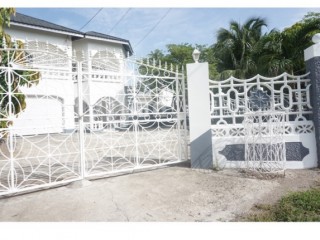 4 bed House For Rent in May Pen, Clarendon, Jamaica