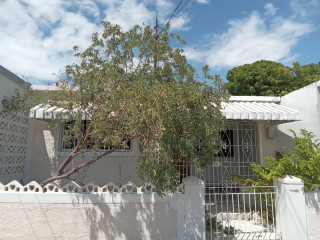 3 bed House For Sale in Trelawny West Portmore, St. Catherine, Jamaica