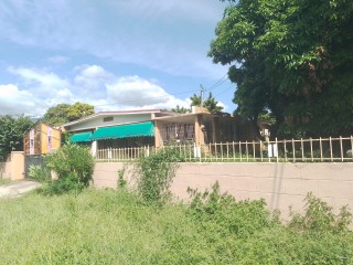 4 bed House For Sale in Three Views, Kingston / St. Andrew, Jamaica