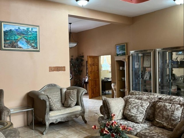 House For Sale in MOLYNES SQUARE, Kingston / St. Andrew Jamaica | [4]