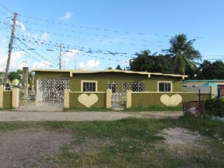 House For Sale in New Town, Clarendon Jamaica | [1]