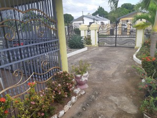 House For Sale in Old Harbour, St. Catherine Jamaica | [1]