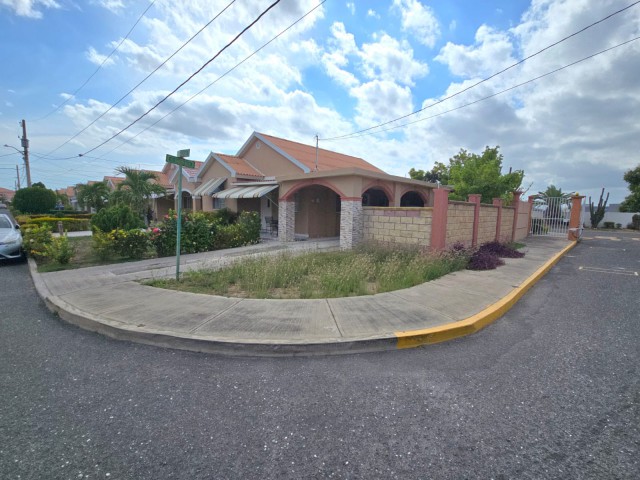 3 bed House For Sale - Caribbean Estate, St. Catherine, Jamaica