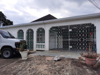 8 bed House For Sale in Vanfair, St. Catherine, Jamaica