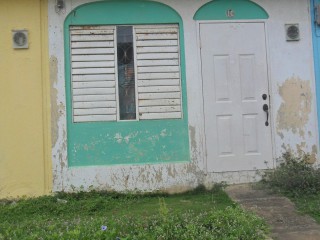 Townhouse For Sale in Ensomm City, St. Catherine Jamaica | [1]