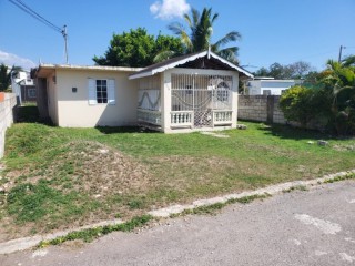 4 bed House For Sale in INNSWOOD VILLAGE, St. Catherine, Jamaica