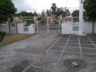 House For Rent in Off Constant Spring Road, Kingston / St. Andrew Jamaica | [3]