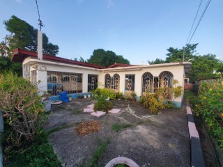 4 bed House For Sale in Kentucky Drive Willowdene, St. Catherine, Jamaica