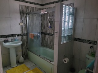 House For Sale in Kensington, St. Catherine Jamaica | [9]
