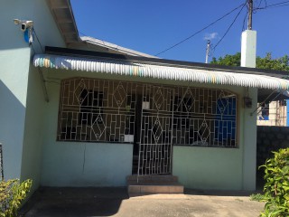 3 bed House For Sale in Off Molynes Road, Kingston / St. Andrew, Jamaica