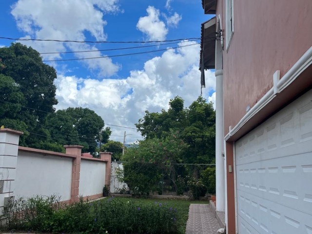 House For Sale in MOLYNES SQUARE, Kingston / St. Andrew Jamaica | [1]