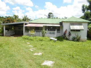 4 bed House For Sale in Treadways, St. Catherine, Jamaica