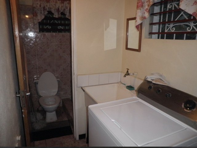 House For Sale in Queensborough, Kingston / St. Andrew Jamaica | [3]