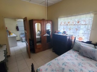 3 bed House For Sale in Bowers Estate, St. Catherine, Jamaica