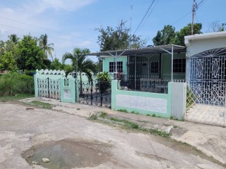 5 bed House For Sale in Eltham Meadows, St. Catherine, Jamaica