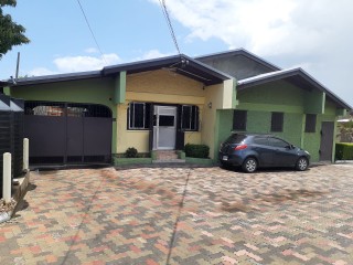  For Rent in Crossroads, Kingston / St. Andrew Jamaica | [1]