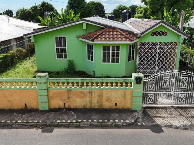 4 bed House For Sale - MEADOWBROOK ESTATE KINGSTON 19, Kingston / St. Andrew, Jamaica