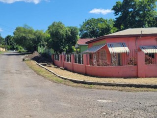 3 bed House For Sale in 8 Atkinson Drive May Pen, Clarendon, Jamaica