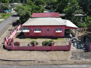 3 bed House For Sale in 8 Atkinson Drive May Pen, Clarendon, Jamaica