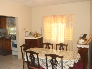 3 bed House For Sale in Santa Cruz, St. Elizabeth, Jamaica