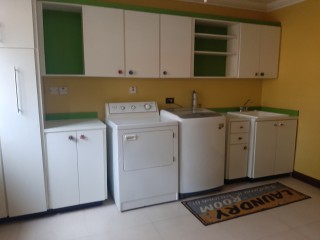 Townhouse For Rent in Waterloo Devon House, Kingston / St. Andrew Jamaica | [4]