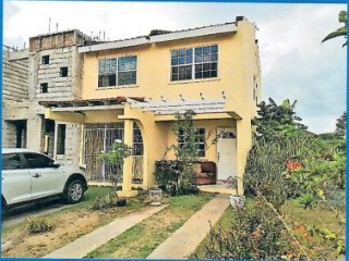 2 bed Townhouse For Sale in Berkshire Court Eltham, St. Catherine, Jamaica