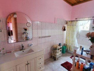 House For Sale in BELLEVUE HEIGHTS, St. Catherine Jamaica | [6]