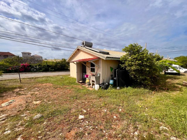 House For Sale in HELLSHIRE ESTATE, St. Catherine Jamaica | [5]