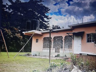 5 bed House For Sale in Rosehall linstead, St. Catherine, Jamaica