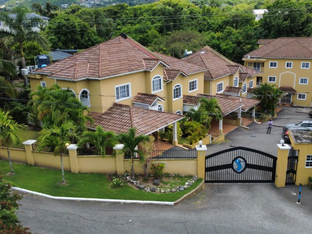 4 bed Townhouse For Sale - Toucan Manor Birdsucker, Kingston / St. Andrew, Jamaica