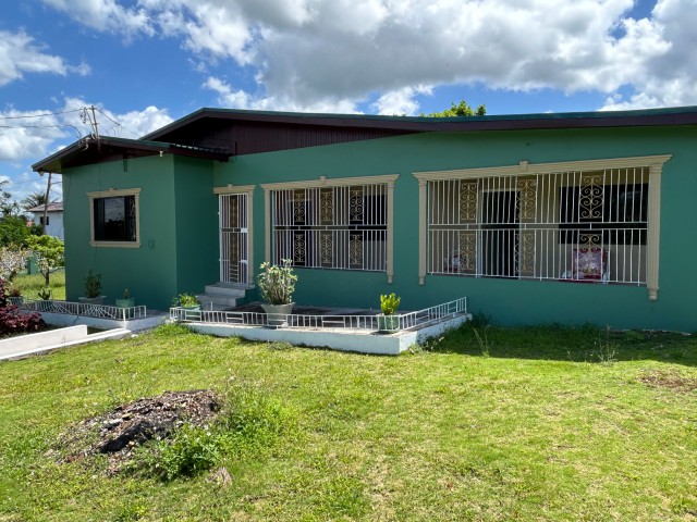 5 bed House For Sale - Santa Cruz, St. Elizabeth, Jamaica