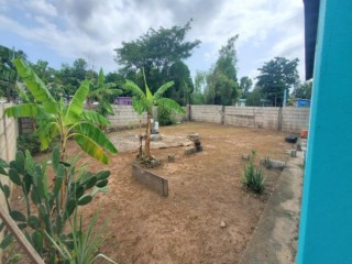 3 bed House For Sale in LAURISTON, St. Catherine, Jamaica