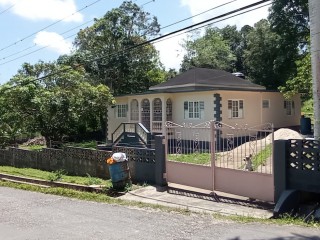 House For Sale in Chatham PA, St. James Jamaica | [1]
