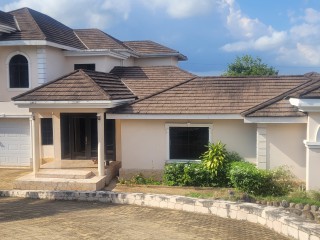 7 bed House For Sale in Mandeville, Manchester, Jamaica