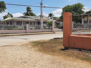 House For Sale in Terrier Town  Race Track, Clarendon Jamaica | [11]