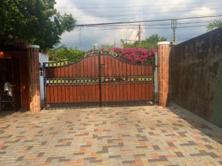 Townhouse For Sale in Liguanea, Kingston / St. Andrew Jamaica | [4]