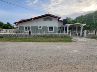 4 bed House For Sale in Hopedale, St. Catherine, Jamaica