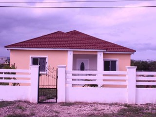 3 bed House For Sale in Denbigh, Clarendon, Jamaica
