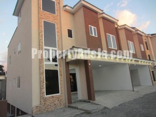 Townhouse For Sale in JACKS HILL KINGSTON 6, Kingston / St. Andrew Jamaica | [13]