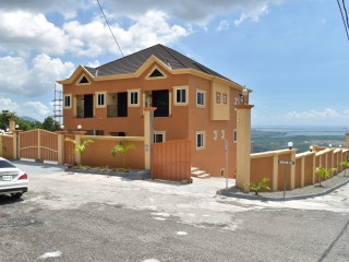 8 bed House For Sale in Plantation Heights, Kingston / St. Andrew, Jamaica