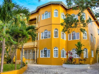 8 bed House For Sale in Kirkview Terrace, Manchester, Jamaica
