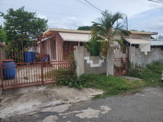 4 bed House For Sale in ELTHAM ACRES SPANISH TOWN, St. Catherine, Jamaica