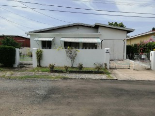 3 bed House For Sale in QUEENSBOROUGH GARDENS, Kingston / St. Andrew, Jamaica