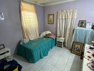 3 bed House For Sale in Portmore, St. Catherine, Jamaica